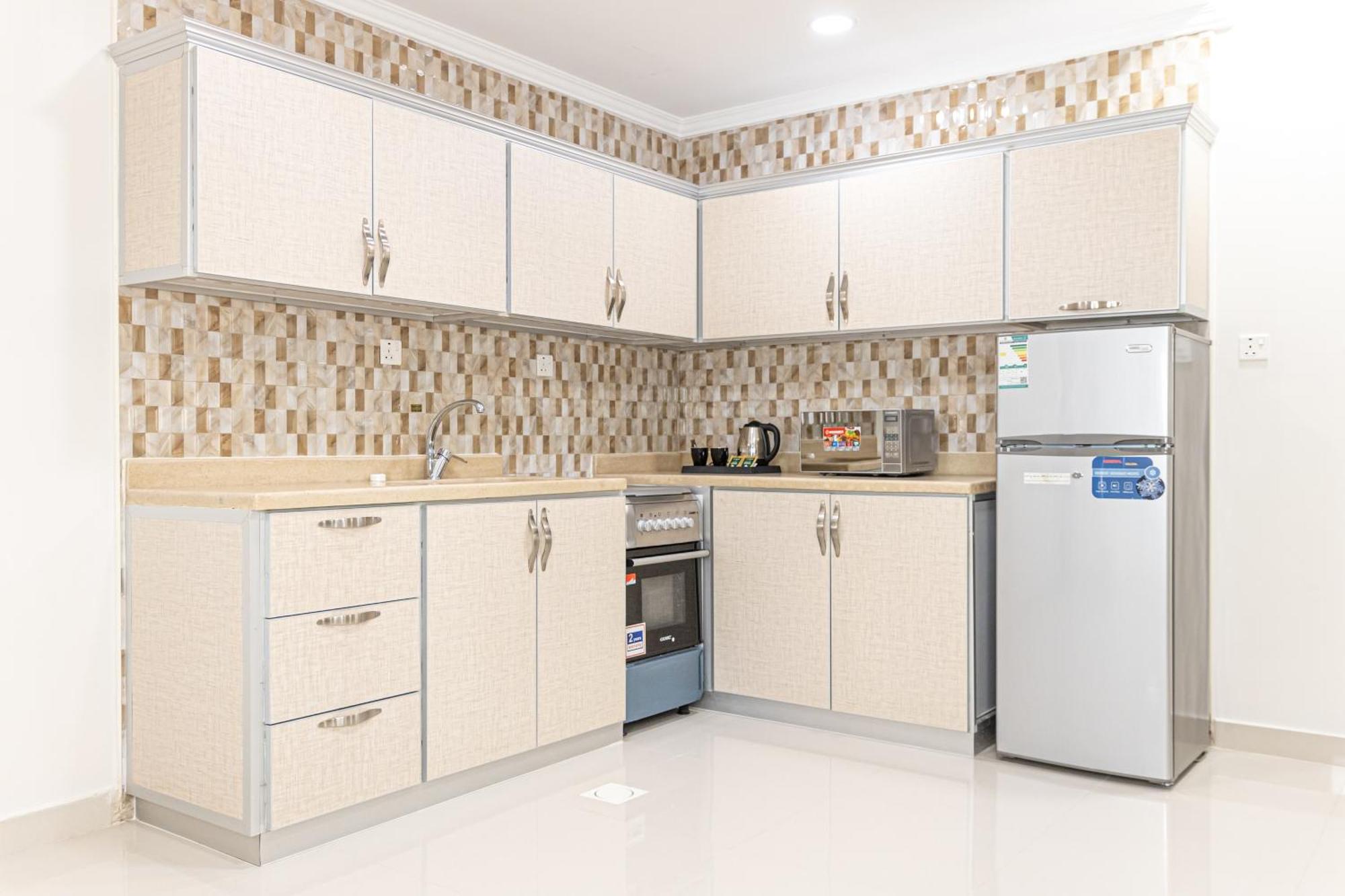 Mooj Apartments Hotel Даммам Экстерьер фото