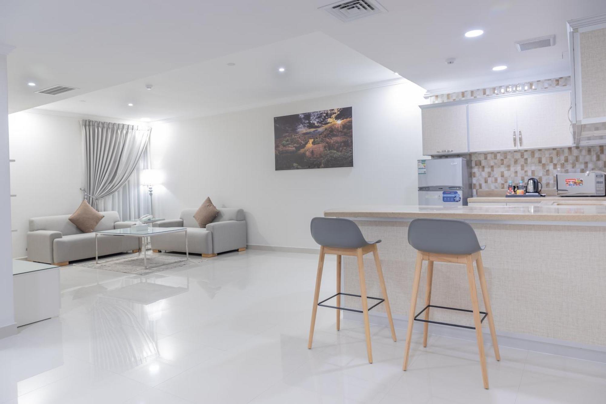 Mooj Apartments Hotel Даммам Экстерьер фото