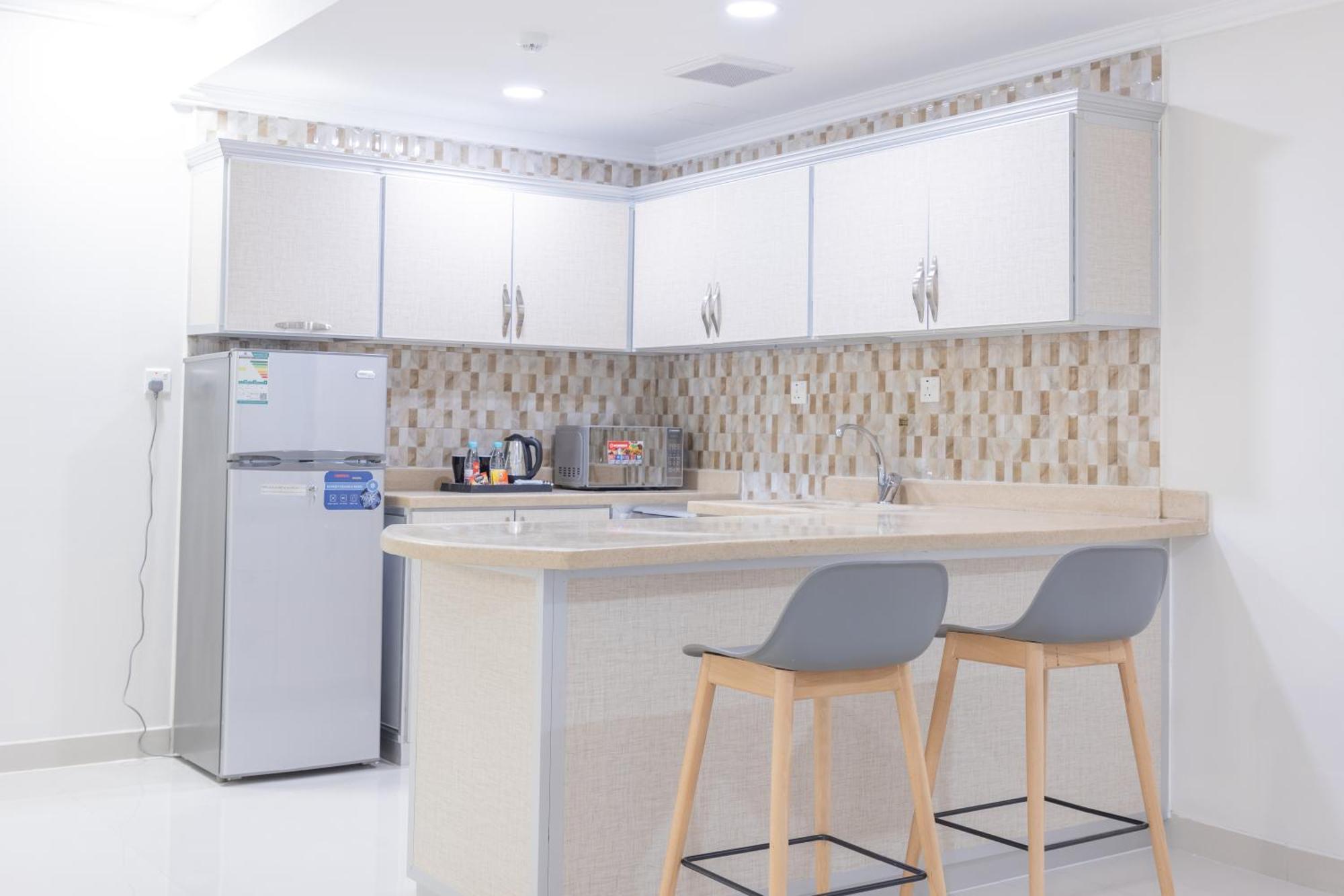 Mooj Apartments Hotel Даммам Экстерьер фото