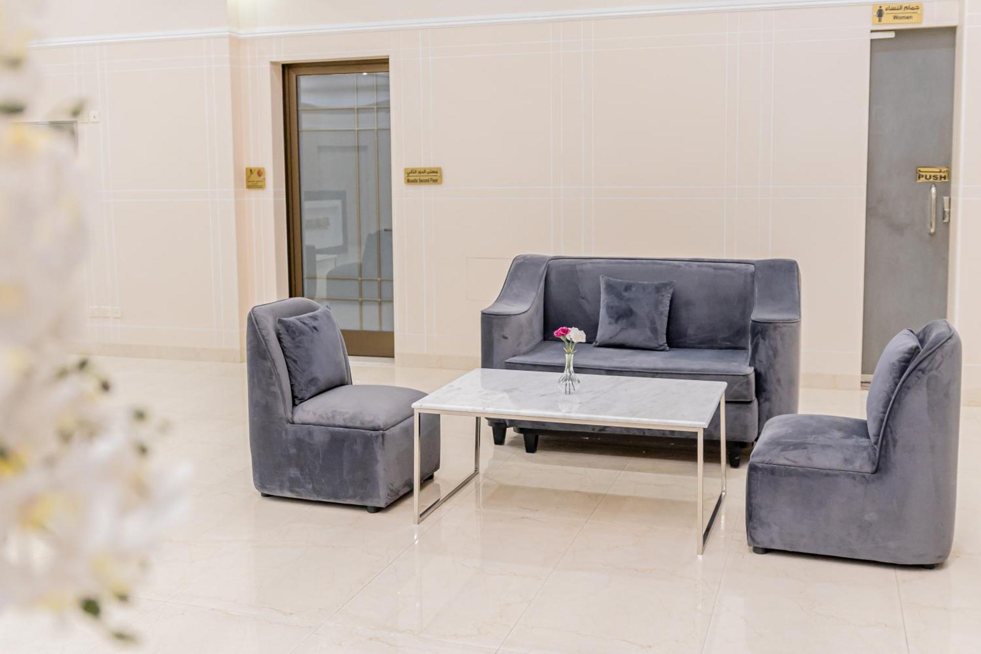 Mooj Apartments Hotel Даммам Экстерьер фото